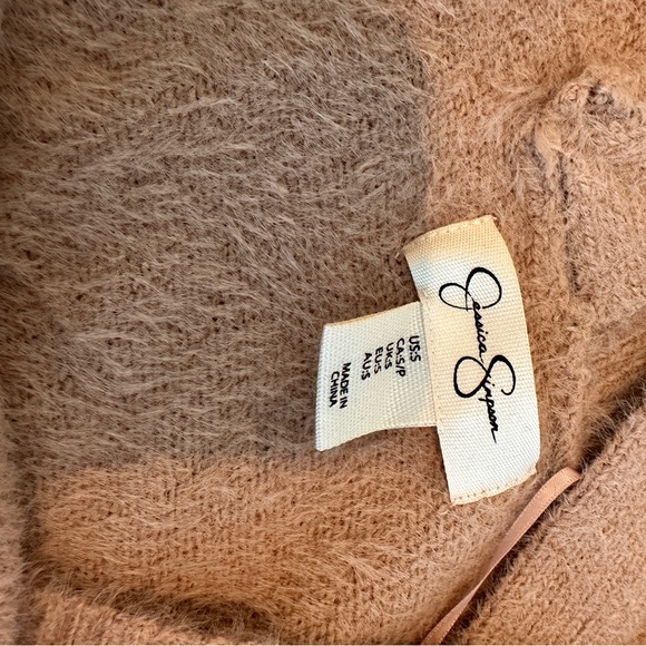 NWT V-neck camel sweater - Picture 5 of 7